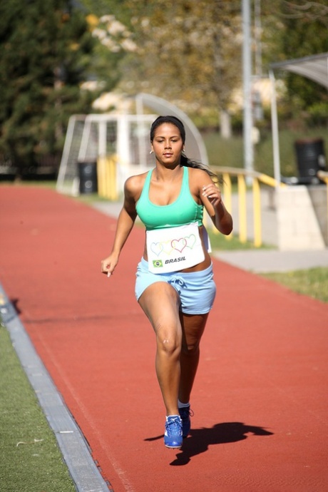 Isabella Chrystin actriz libre fotos