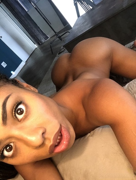 Kira Noir bonita estrella porno fotos